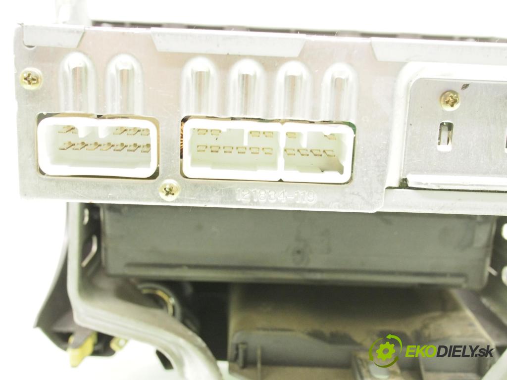 TOYOTA YARIS (_P1_) HB 2002 50,00 1.0 VVT- i 68 - 1SZ-FE 998,00 RADIO Modul 8612052021