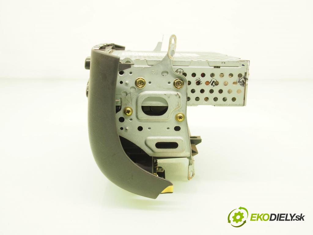 TOYOTA YARIS (_P1_) HB 2002 50,00 1.0 VVT- i 68 - 1SZ-FE 998,00 RADIO Modul 8612052021