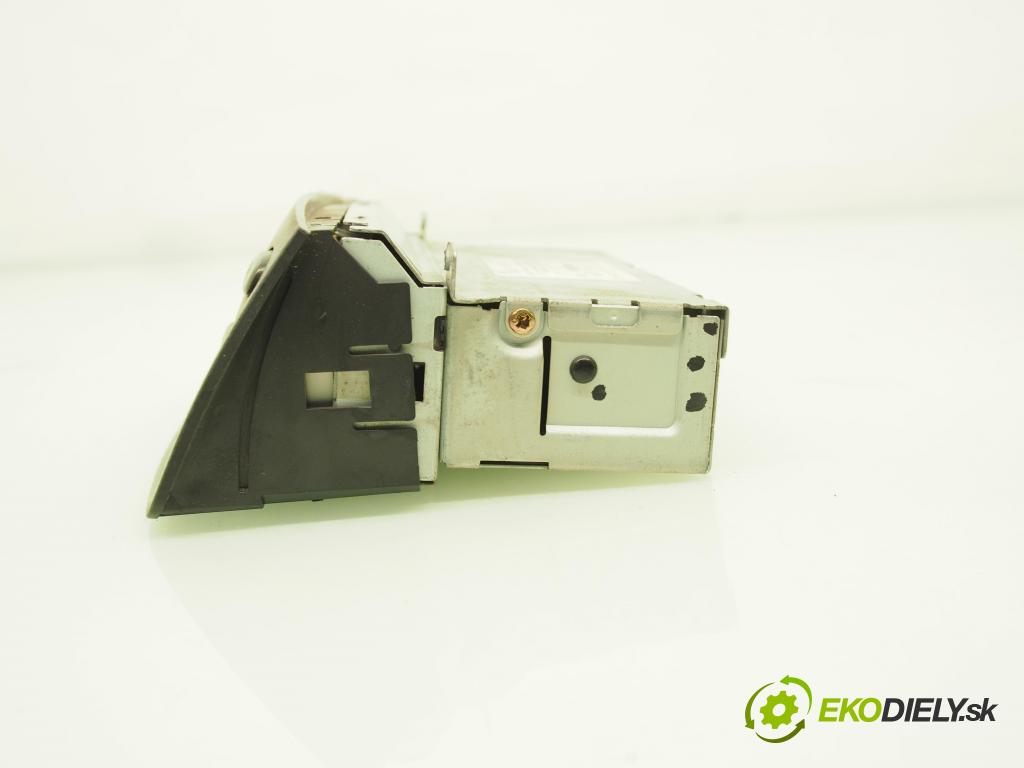 TOYOTA YARIS (_P1_) HB 2002 50,00 1.0 VVT- i 68 - 1SZ-FE 998,00 RADIO Modul 8612052021