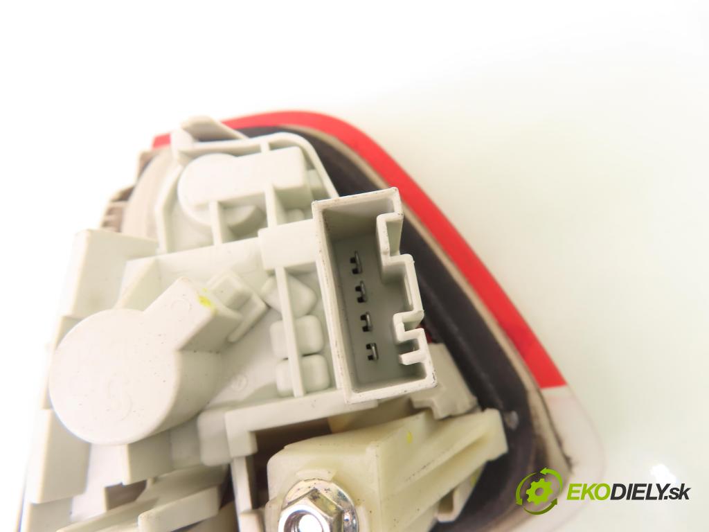 BMW 3 (E90) SEDAN 2005 95,00 318 i 129 - N46 B20 B 1995,00 světlo pravé zadní kufr 6937459