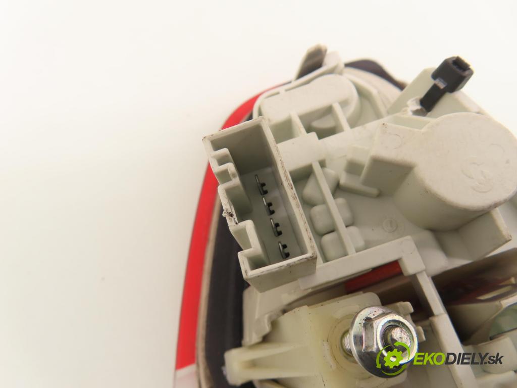 BMW 3 (E90) SEDAN 2005 95,00 318 i 129 - N46 B20 B 1995,00 světlo levé zadní kufr 6937460