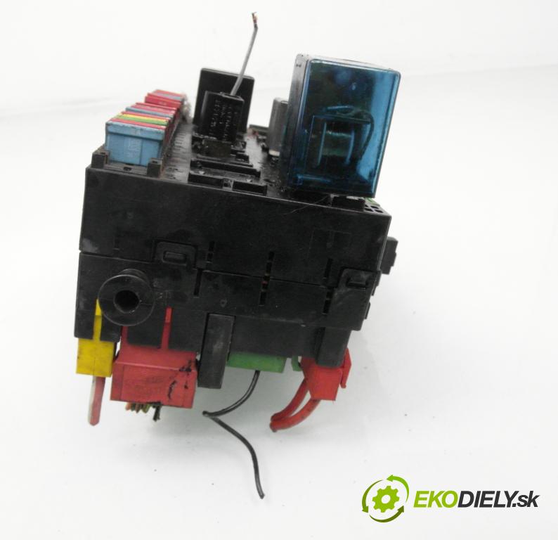 VW TRANSPORTER IV Skrzynia (70XA) FURGON 1995 44,00 1.9 D 60 - 1X 1896,00 Skrinka POJISTKY: 357937039