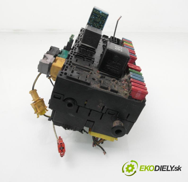 VW TRANSPORTER IV Skrzynia (70XA) FURGON 1995 44,00 1.9 D 60 - 1X 1896,00 Skrinka POJISTKY: 357937039