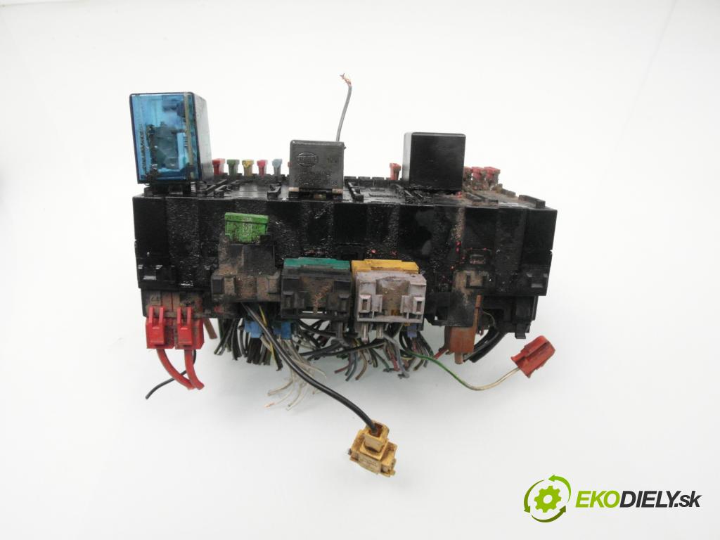 VW TRANSPORTER IV Skrzynia (70XA) FURGON 1995 44,00 1.9 D 60 - 1X 1896,00 Skrinka POJISTKY: 357937039