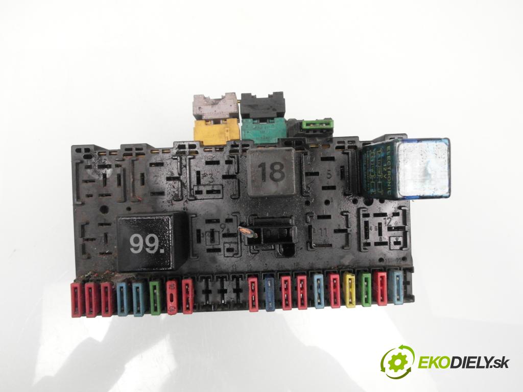 VW TRANSPORTER IV Skrzynia (70XA) FURGON 1995 44,00 1.9 D 60 - 1X 1896,00 Skrinka POJISTKY: 357937039