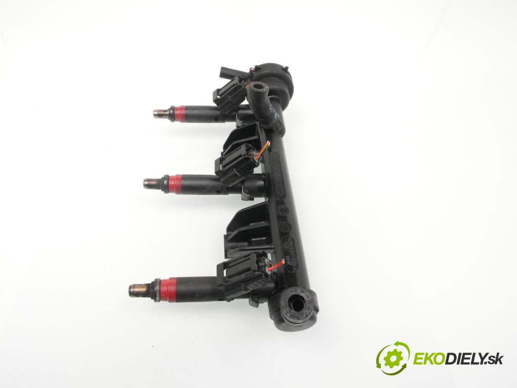 SKODA FABIA I (6Y2) HB 2003 40,00 1.2 6V 54 - AWY 1198,00 lišta vstřikovací 03D133329A ; 03D906031C ; 030133319C (Vstřikovací lišta)