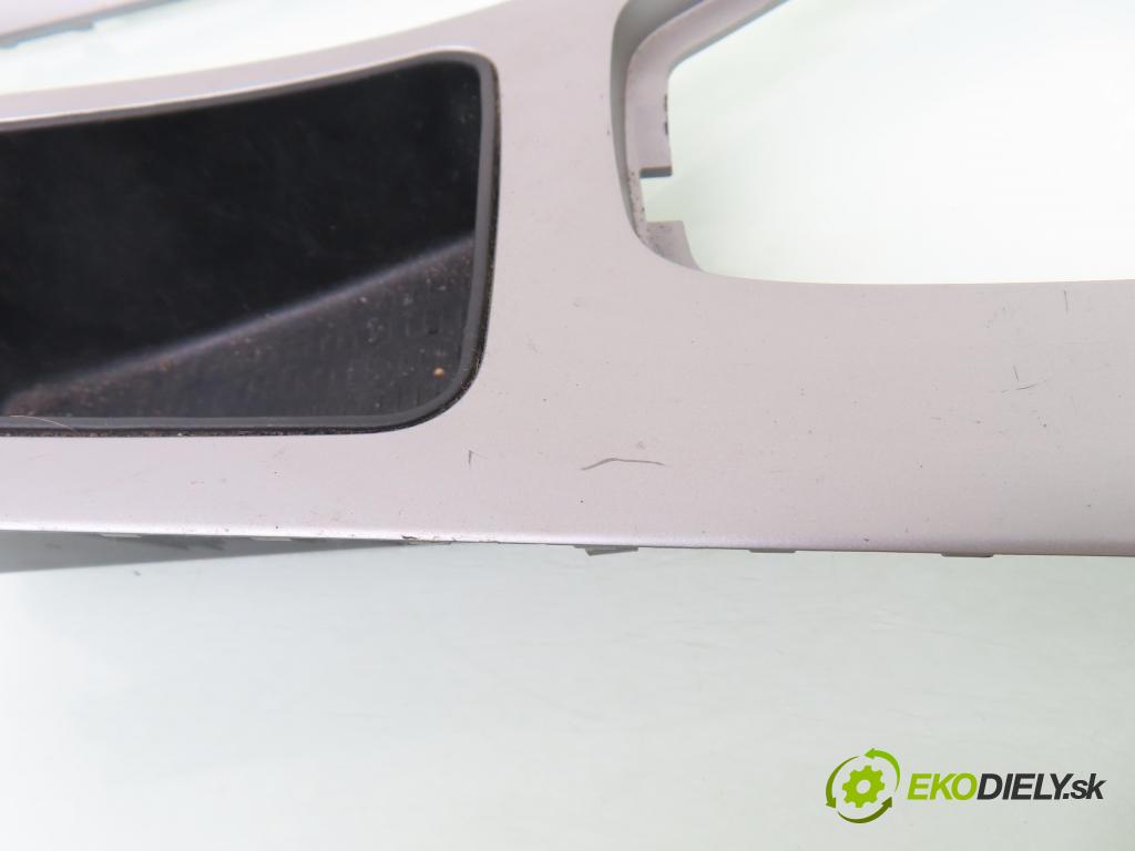 BMW 3 (E90) SEDAN 2005 95,00 318 i 129 - N46 B20 B 1995,00 lišta desky palubní