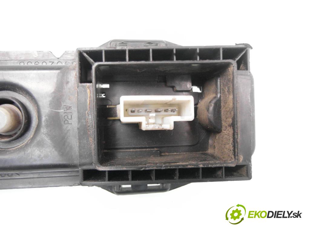 PEUGEOT 307 SW (3H) KOMBI 2007 80,00 1.6 HDI 110 - 9HY (DV6TED4) 1560,00 PŘÍSPĚVEK svetla levý ZADNÍ: 89026938 ; 89026198