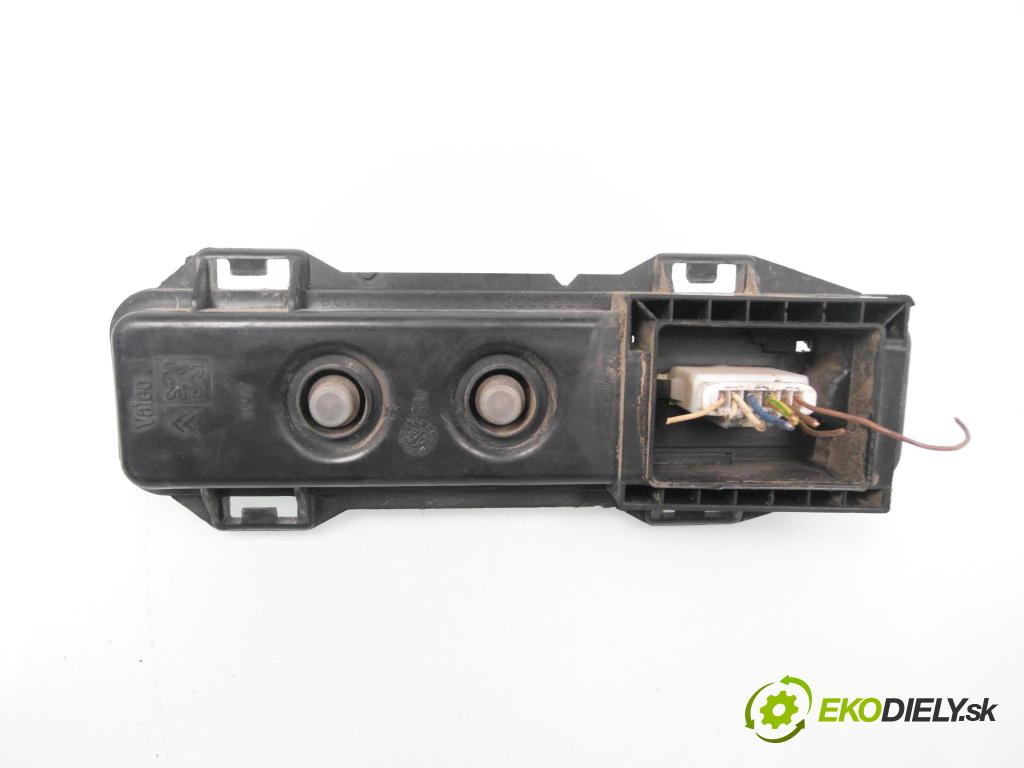 PEUGEOT 307 SW (3H) KOMBI 2007 80,00 1.6 HDI 110 - 9HY (DV6TED4) 1560,00 PŘÍSPĚVEK svetla levý ZADNÍ: 89026938 ; 89026198