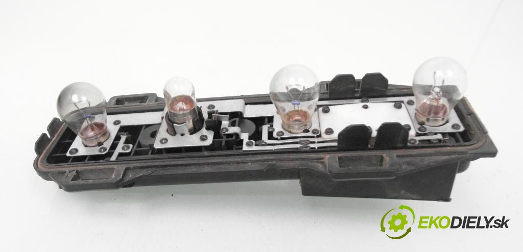 PEUGEOT 307 SW (3H) KOMBI 2007 80,00 1.6 HDI 110 - 9HY (DV6TED4) 1560,00 PŘÍSPĚVEK svetla levý ZADNÍ: 89026938 ; 89026198