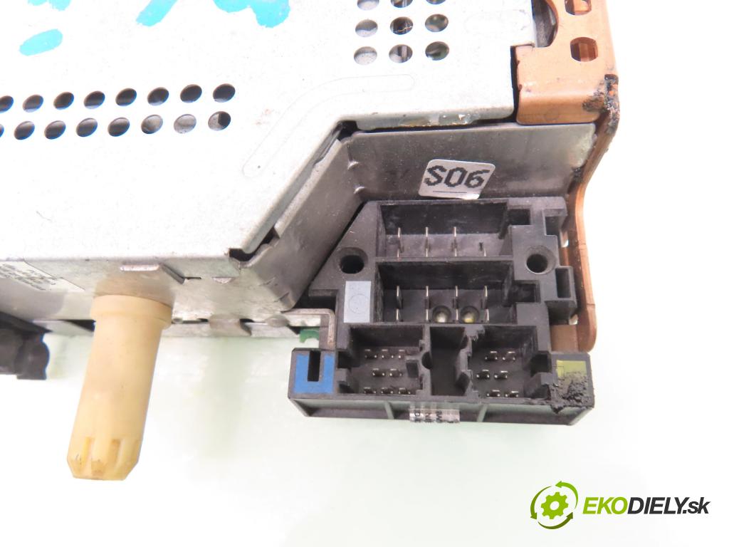 RENAULT SCENIC II (JM0/1_) MINIVAN 2003 83,00 1.6 (JM0C, JM0J, JM1B) - K4M 782 1598,00 RADIO CD 8200256141D ; 8200256141TK710