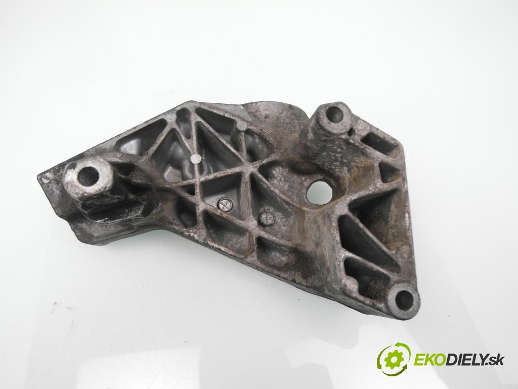 VW GOLF IV (1J1) HB 1999 74,00 1.6 - AKL 1595,00 Uchytenie Motor 038199207J