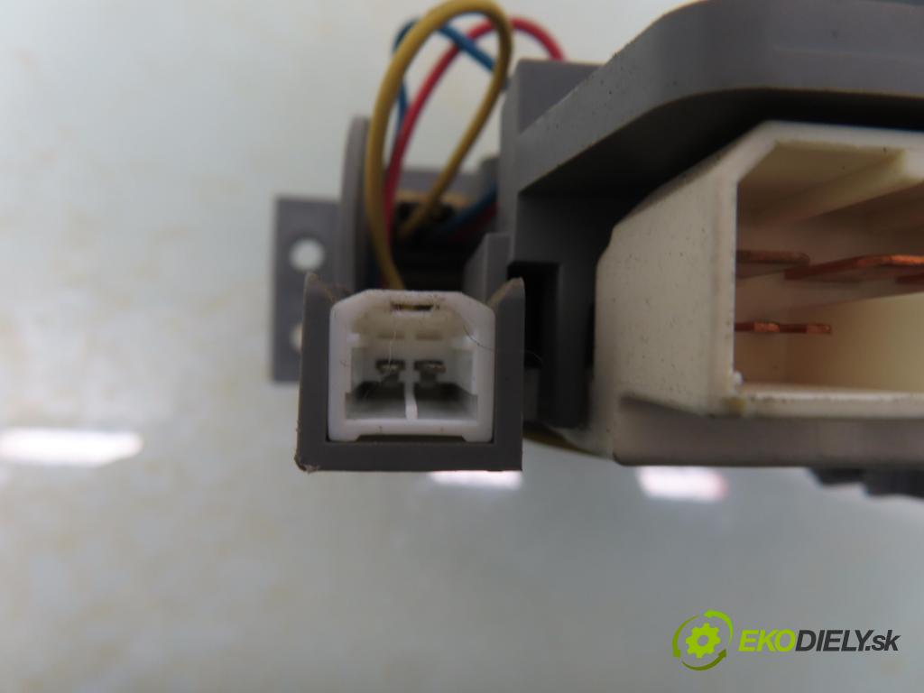 MAZDA MPV I (LV) MINIVAN 1998 85,00 2.5 TD - WL-T 2500,00 Panel kúrenia