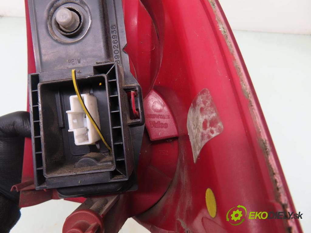 PEUGEOT 307 SW (3H) KOMBI 2004 80,00 1.6 BioFlex - NFU (TU5JP4) 1587,00 Svetlo ľavé zadné 