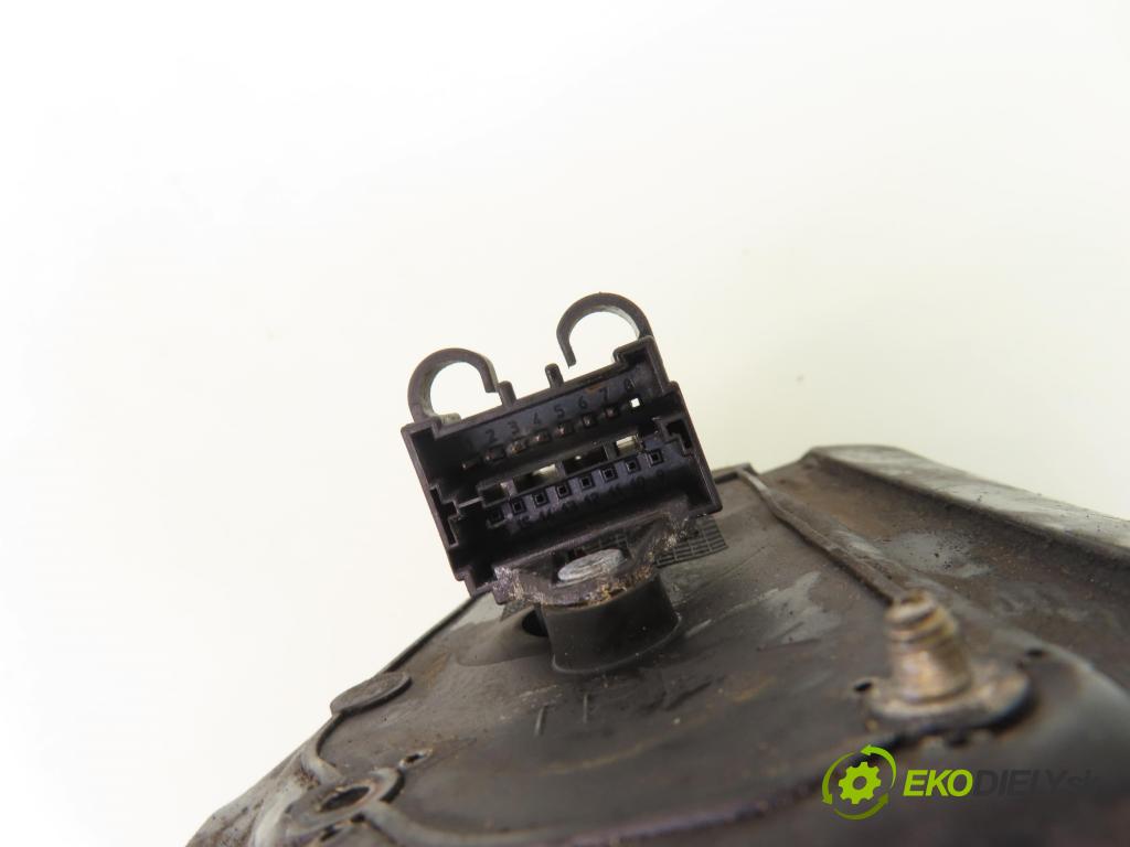 MERCEDES-BENZ KLASA E (W210) SEDAN 2001 105,00 2.2 CDI 143 - OM 611.961 2148,00 Spätné zrkadlo