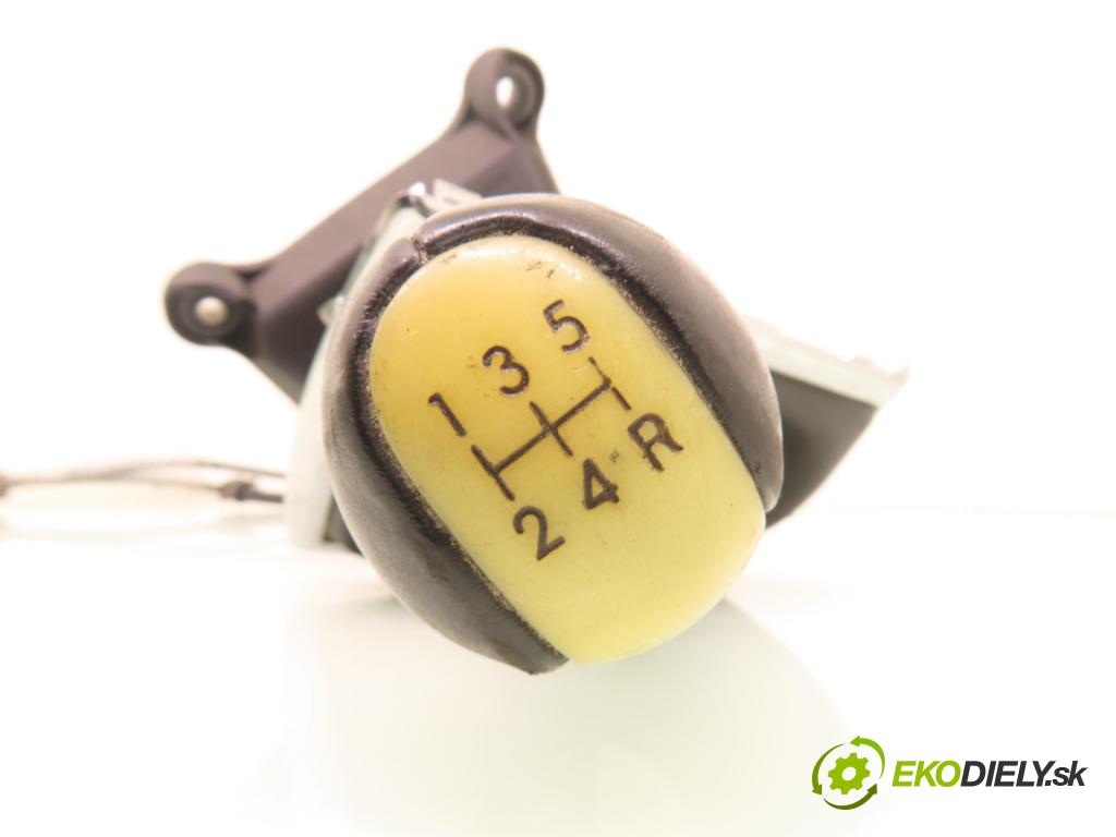 TOYOTA COROLLA Verso (_E12_) MINIVAN 2004 99,00 1.8 VVT-i 135 (ZZE122_) - 1ZZ-FE 1794,00 ZVEDÁK: 335300F010 ; 112101680