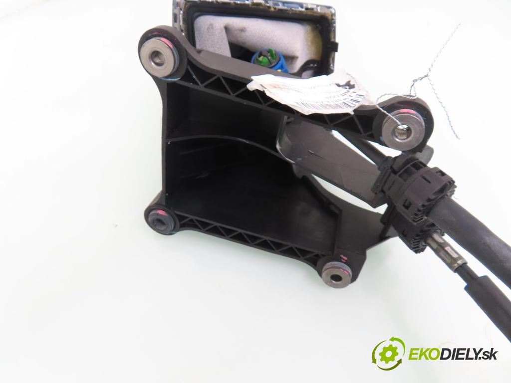 TOYOTA COROLLA Verso (_E12_) MINIVAN 2004 99,00 1.8 VVT-i 135 (ZZE122_) - 1ZZ-FE 1794,00 ZVEDÁK: 335300F010 ; 112101680