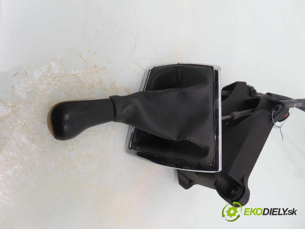 TOYOTA COROLLA Verso (_E12_) MINIVAN 2004 99,00 1.8 VVT-i 135 (ZZE122_) - 1ZZ-FE 1794,00 ZVEDÁK: 335300F010 ; 112101680