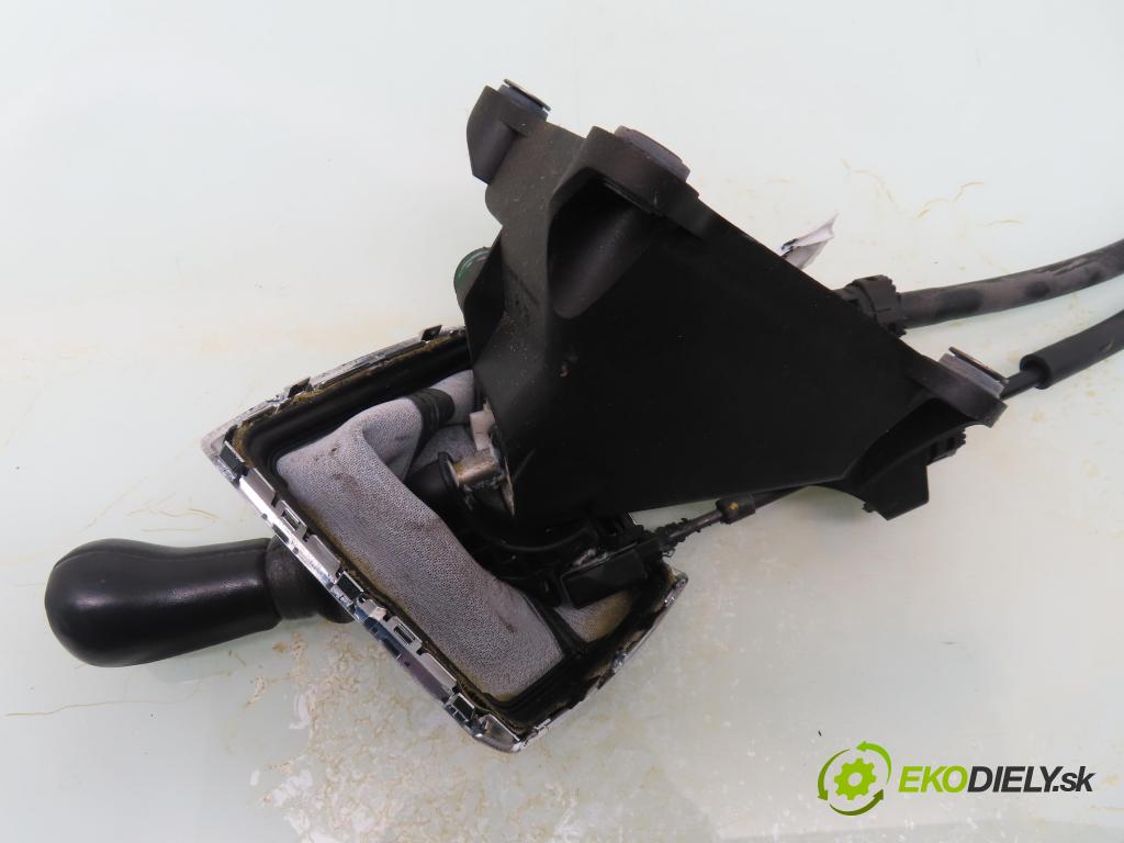 TOYOTA COROLLA Verso (_E12_) MINIVAN 2004 99,00 1.8 VVT-i 135 (ZZE122_) - 1ZZ-FE 1794,00 ZVEDÁK: 335300F010 ; 112101680