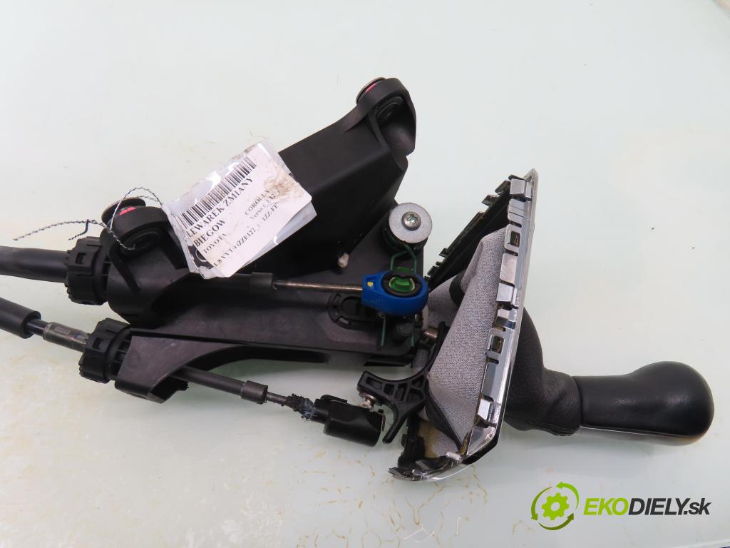 TOYOTA COROLLA Verso (_E12_) MINIVAN 2004 99,00 1.8 VVT-i 135 (ZZE122_) - 1ZZ-FE 1794,00 ZVEDÁK: 335300F010 ; 112101680
