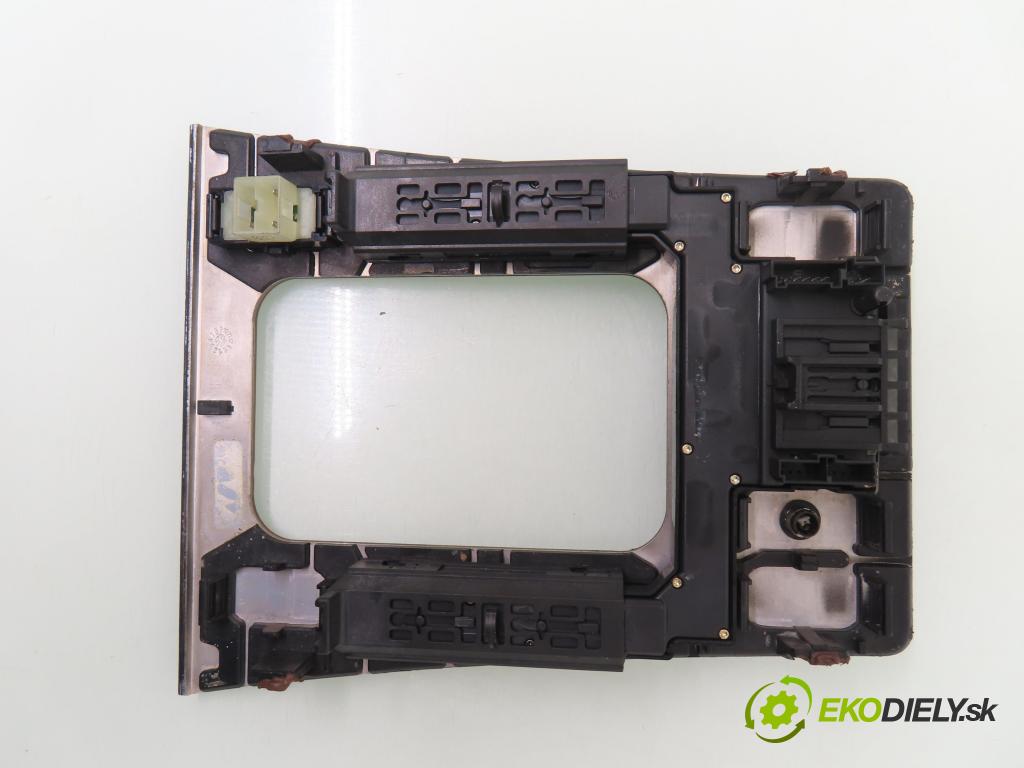 MERCEDES-BENZ KLASA E (W210) SEDAN 2001 105,00 2.2 CDI 143 - OM 611.961 2148,00 Lišta dosky palubnej A2106802136 ; 210820651