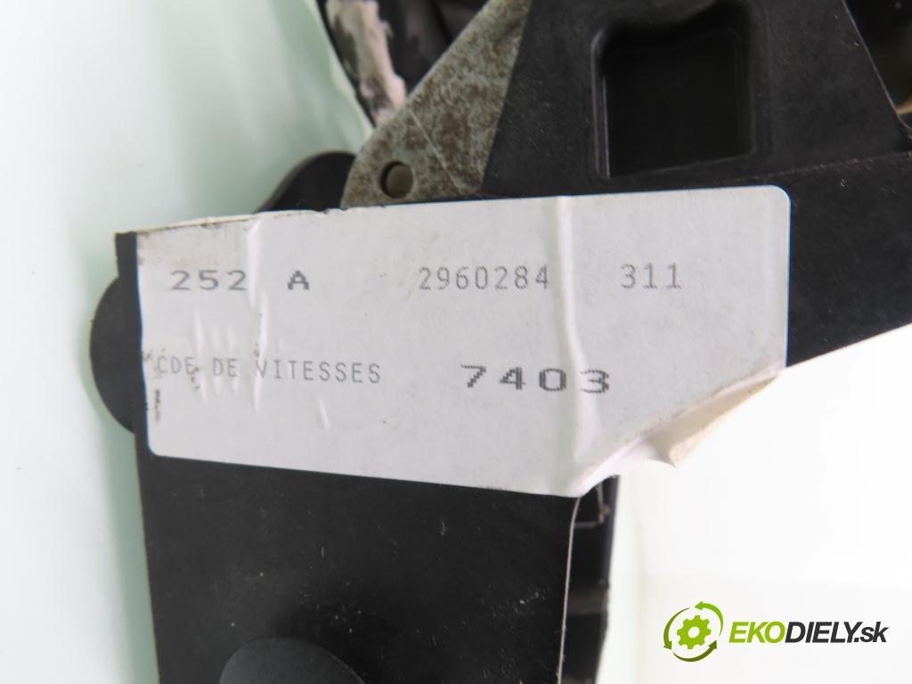 RENAULT SCENIC II (JM0/1_) MINIVAN 2003 83,00 1.6 (JM0C, JM0J, JM1B) - K4M 782 1598,00 ZVEDÁK: 8200327403