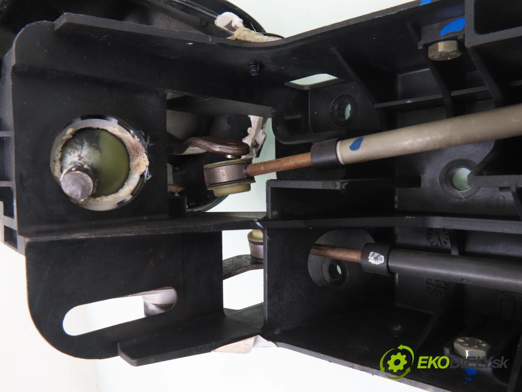 RENAULT SCENIC II (JM0/1_) MINIVAN 2003 83,00 1.6 (JM0C, JM0J, JM1B) - K4M 782 1598,00 ZVEDÁK: 8200327403