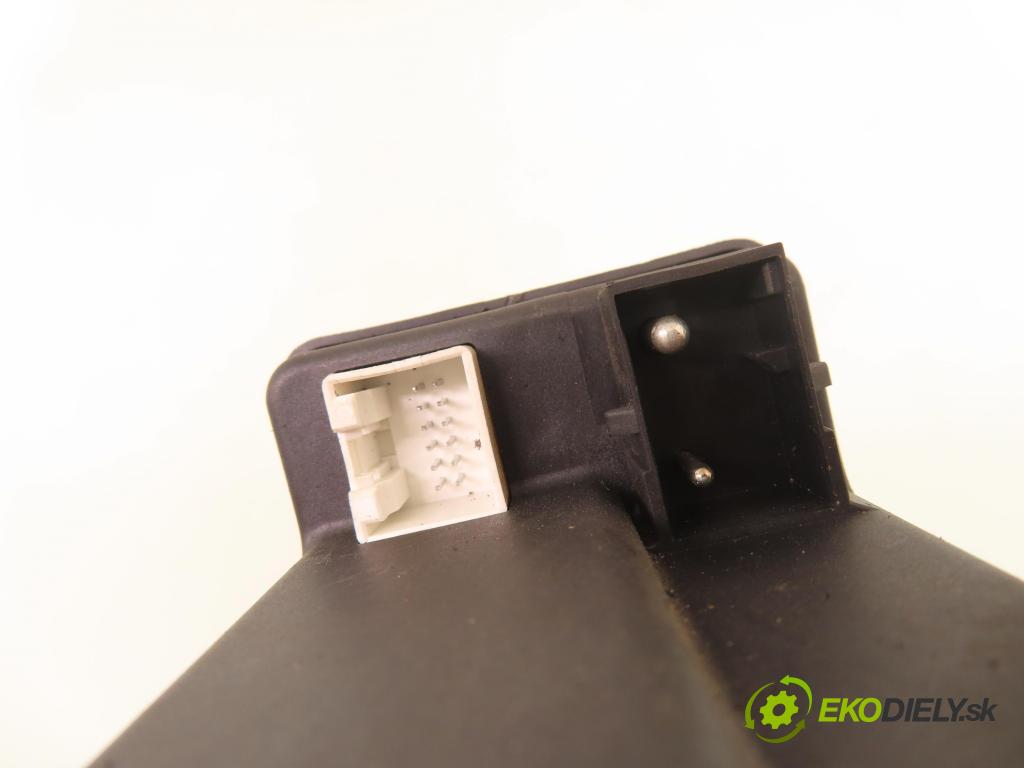 AUDI A4 (8D2, B5) SEDAN 1995 66,00 1.9 TDI - 1Z 1896,00 pumpa zámku centrálneho 4A0862257A