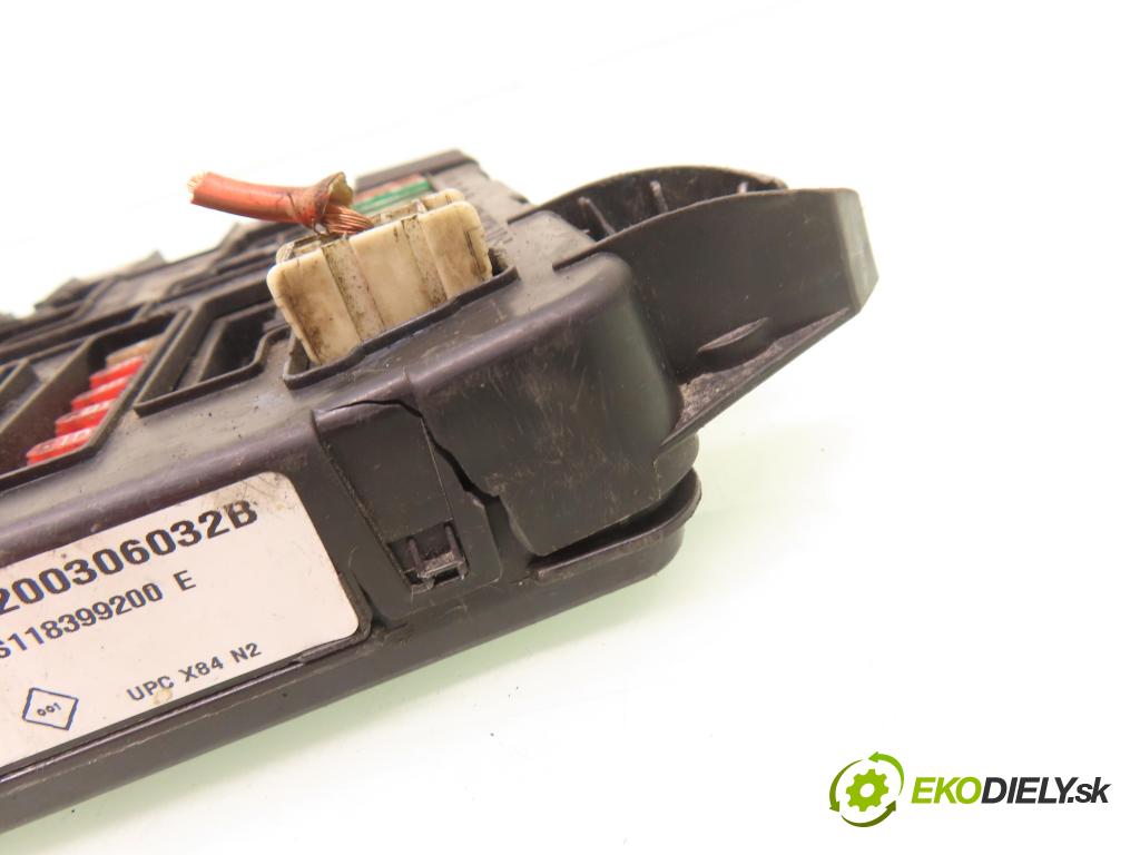 RENAULT SCENIC II (JM0/1_) MINIVAN 2003 83,00 1.6 (JM0C, JM0J, JM1B) - K4M 782 1598,00 MODUL BSI 8200306032B ; S118399200E