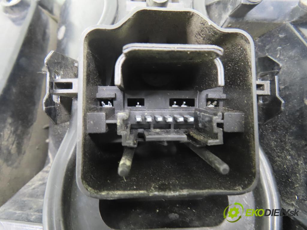 RENAULT SCENIC II (JM0/1_) MINIVAN 2008 96,00 1.9 dCi - F9Q 803 1870,00 Svetlo pravé zadné 8200474327B ; 2SK0094670256