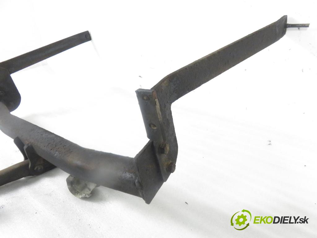 RENAULT LAGUNA I (B56_, 556_) LIFTBACK 1996 79,00 1.6 16V (B568, B561) - K4M 720 1598,00 Hák