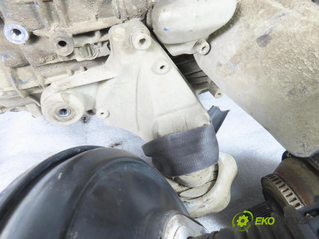 AUDI A6 Avant (4B5, C5) KOMBI 2000 142,00 2.8 - AMX 2771,00 preloženie DVZ ; 4B0612105A ; 4B0407272C