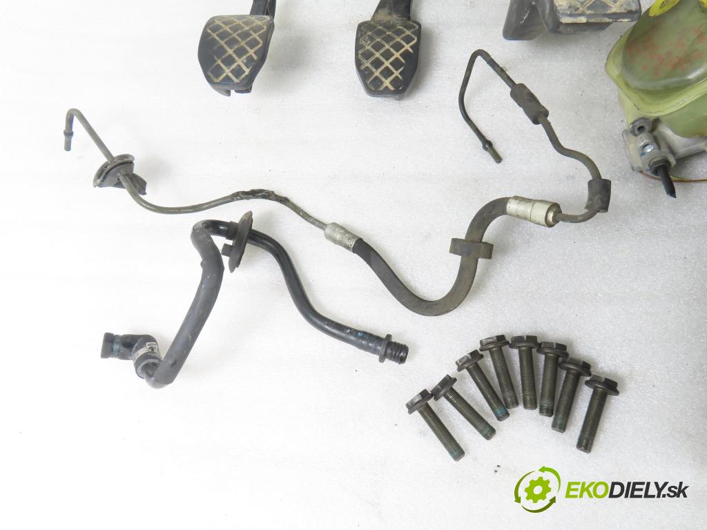 AUDI A6 Avant (4B5, C5) KOMBI 2000 142,00 2.8 - AMX 2771,00 preloženie DVZ ; 4B0612105A ; 4B0407272C