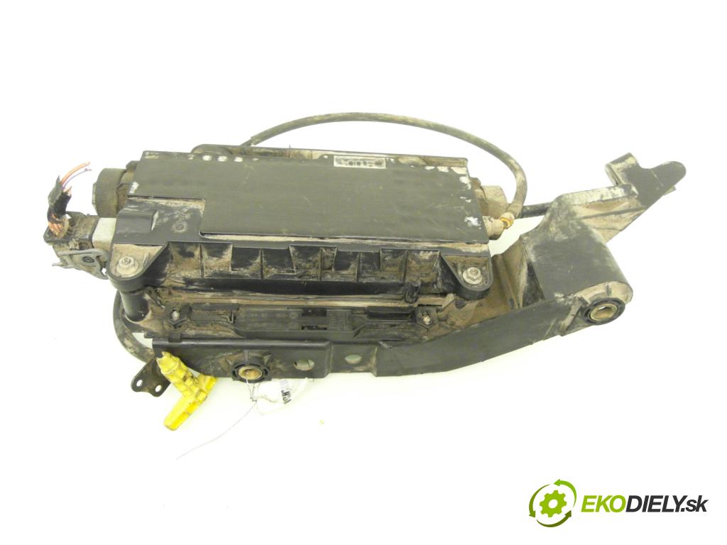 RENAULT SCENIC II (JM0/1_) MINIVAN 2006 110,00 2.0 dCi (JM1K) - M9R 700 1995,00 BRZDA: ručny elektrický 8200418647
