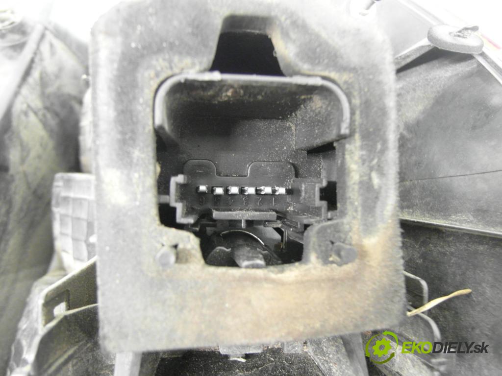 RENAULT SCENIC II (JM0/1_) MINIVAN 2005 74,00 1.5 dCi 101 - K9K 728 1461,00 světlo levé zadní 8200127702E ; 2SK00865902