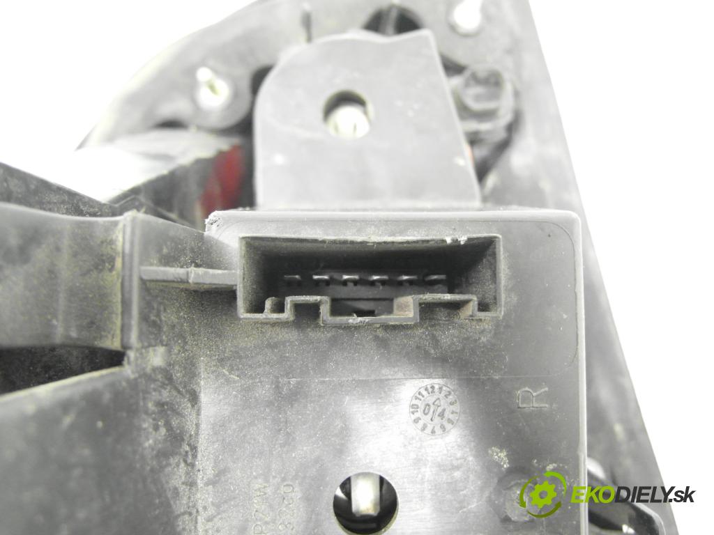 BMW 5 (E60) SEDAN 2006 120,00 520 d - M47 D20 (204D4) 1995,00 Svetlo pravé zadné 6910768