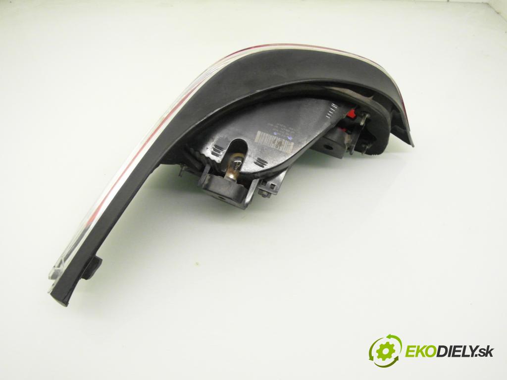 BMW 5 (E60) SEDAN 2006 120,00 520 d - M47 D20 (204D4) 1995,00 Svetlo pravé zadné 6910768