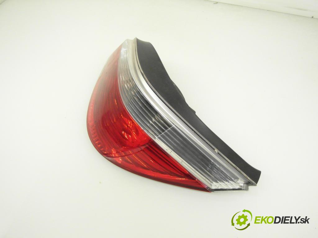BMW 5 (E60) SEDAN 2006 120,00 520 d - M47 D20 (204D4) 1995,00 Svetlo pravé zadné 6910768
