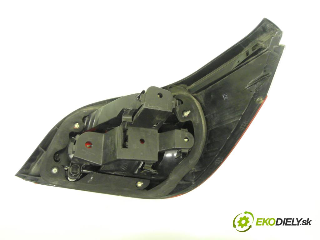 BMW 5 (E60) SEDAN 2006 120,00 520 d - M47 D20 (204D4) 1995,00 světlo levé zadní 6910767