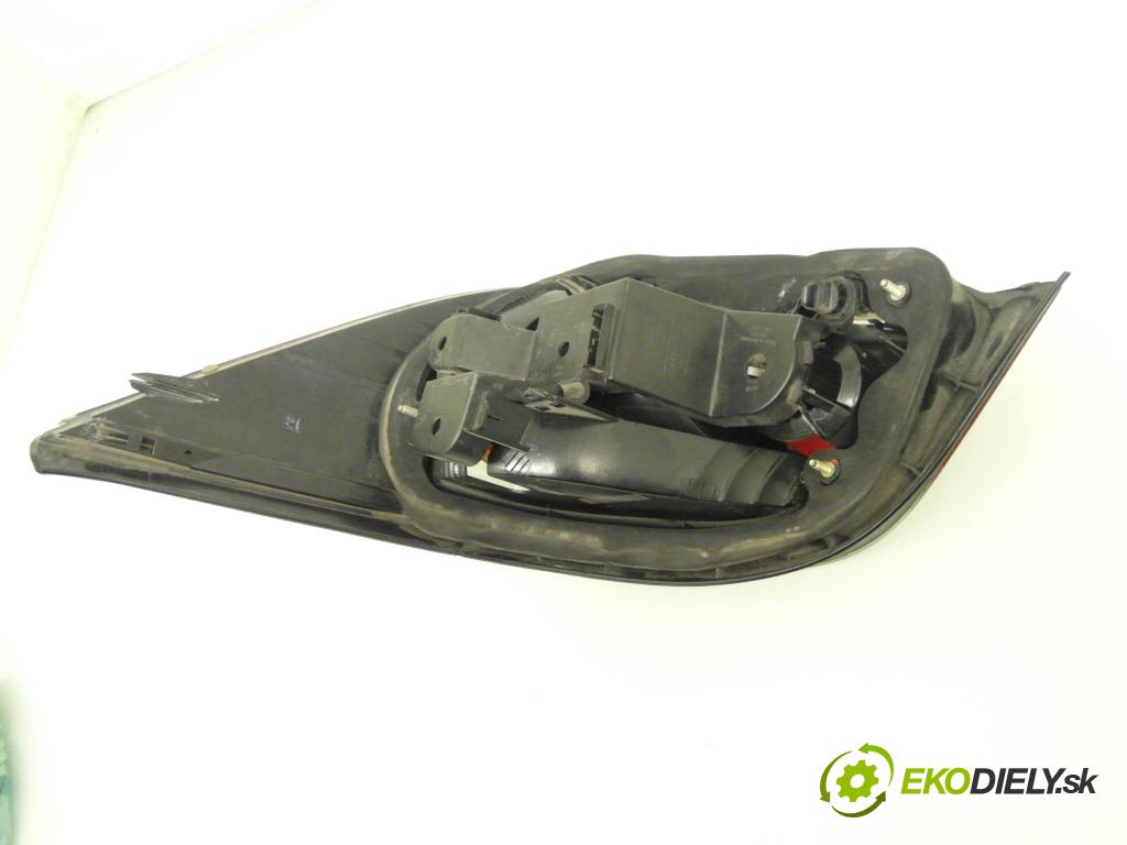 BMW 5 (E60) SEDAN 2006 120,00 520 d - M47 D20 (204D4) 1995,00 světlo levé zadní 6910767