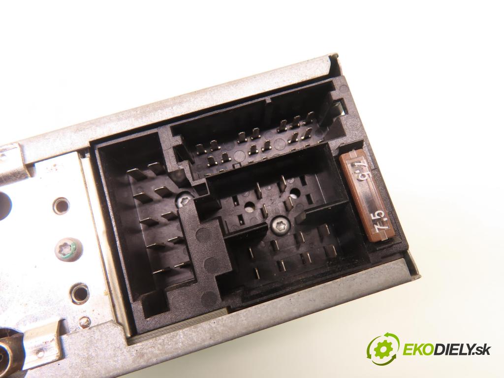 AUDI A6 (4B2, C5) SEDAN 1997 121,00 2.4 V6 165 - ALF 2393,00 RADIO CD 4B0035186E