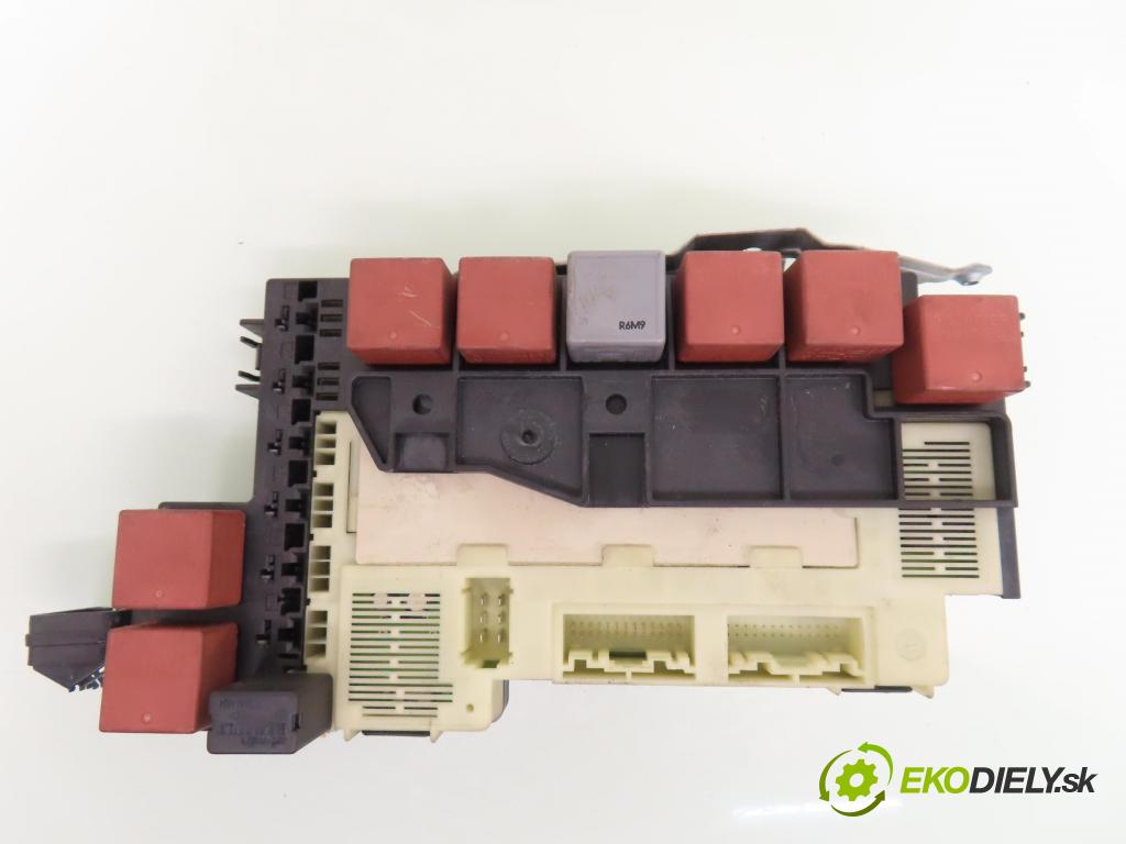 RENAULT CLIO II (BB_, CB_) HB 1999 43,00 1.2 8V 58 1149,00 spinačka / imobilizéra IMMO / Riadiaca jednotka 7700115160 ; 7700113511 ; 21656613