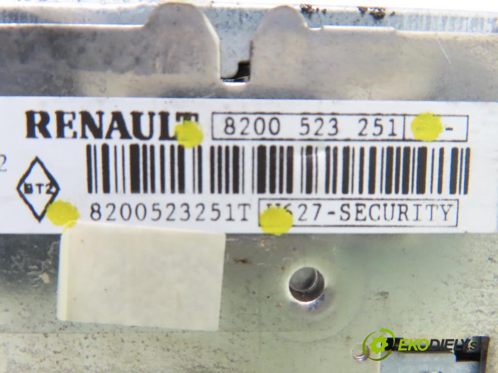 RENAULT MEGANE II sedan (LM0/1_) SEDAN 2006 82,00 1.6 - K4M 812 1598,00 RADIO CD 8200523251 ; 8200523251T