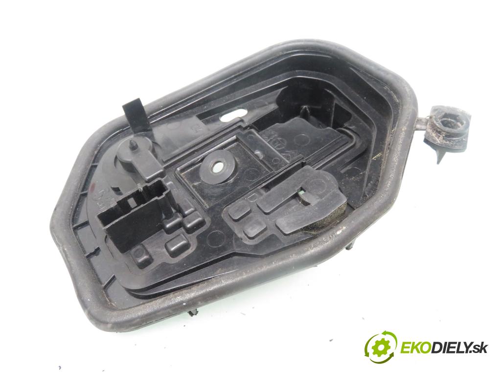 PEUGEOT 206 liftback (2A/C) HB 2001 50,00 1.4 HDi 8V 70 - 8HX 1398,00 vložka svetla pravy zadné