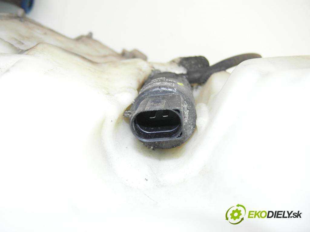 FORD S-MAX (WA6) MINIVAN 2008 103,00 2.0 TDCi - QXWB 1997,00 Nádržka ostrekovačov 6G9112A659AB (Kľučka dverí ostatné)