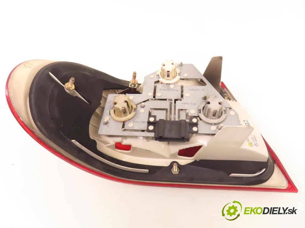 MERCEDES-BENZ KLASA E (W210) SEDAN 2001 105,00 2.2 CDI 143 - OM 611.961 2148,00 Svetlo pravé zadné A2108203464