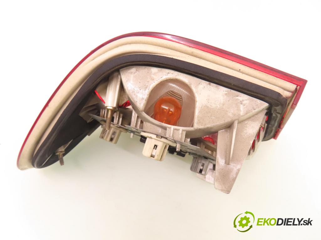 MERCEDES-BENZ KLASA E (W210) SEDAN 2001 105,00 2.2 CDI 143 - OM 611.961 2148,00 Svetlo pravé zadné A2108203464