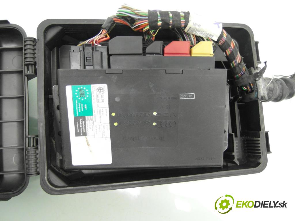 AUDI A6 (4B2, C5) SEDAN 1997 121,00 2.4 V6 165 - ALF 2393,00 MODUL komfortu 4B0962258A ; 410215006001