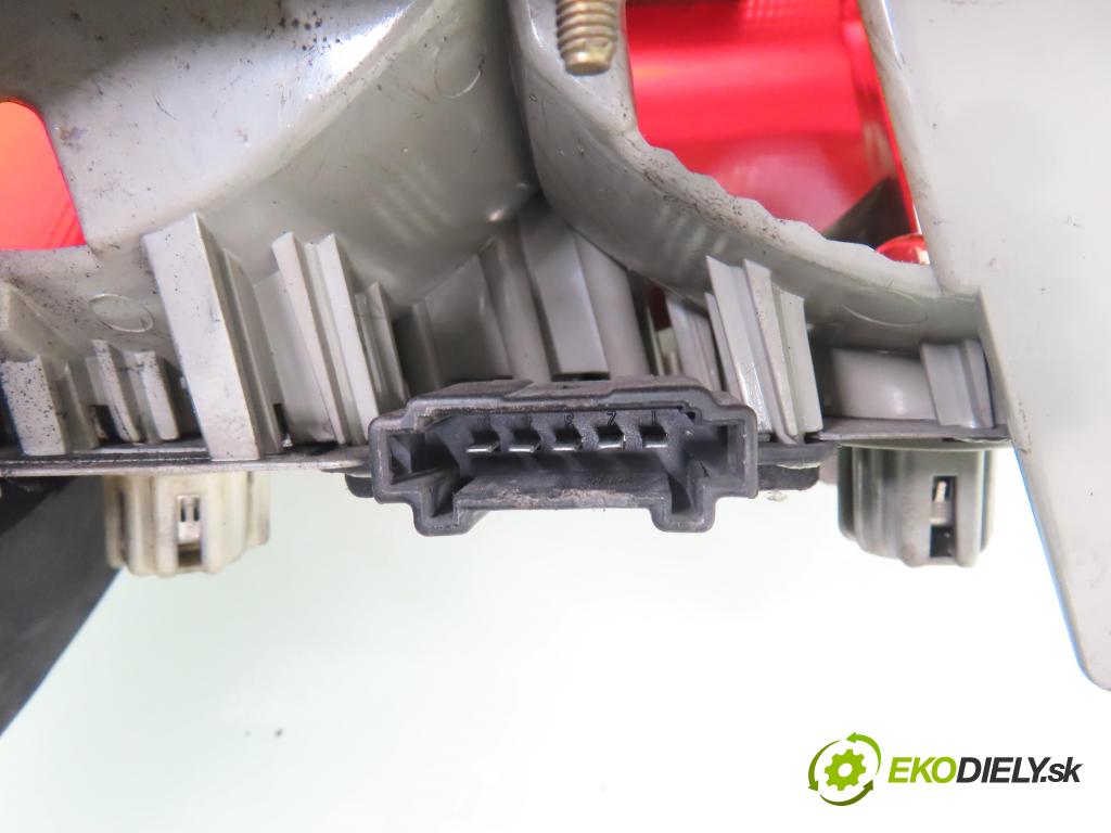 MERCEDES-BENZ KLASA E (W210) SEDAN 2001 105,00 2.2 CDI 143 - OM 611.961 2148,00 Svetlo ľavé zadné A2108203364