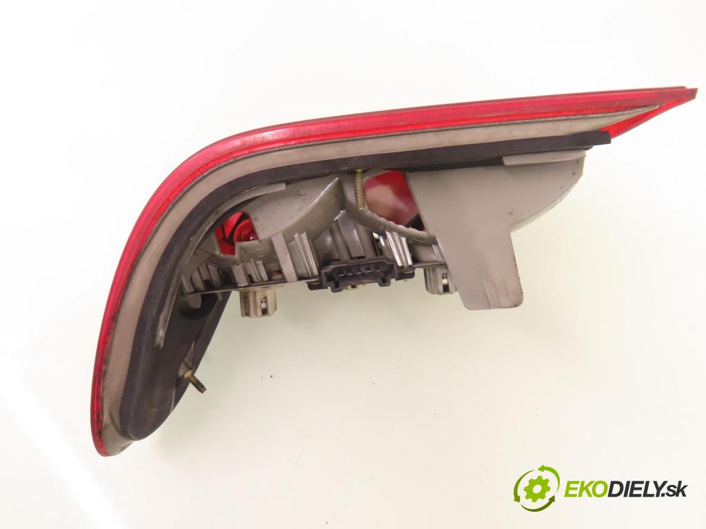 MERCEDES-BENZ KLASA E (W210) SEDAN 2001 105,00 2.2 CDI 143 - OM 611.961 2148,00 Svetlo ľavé zadné A2108203364